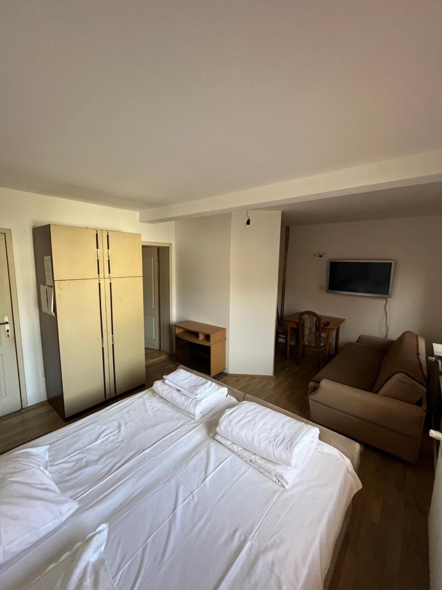 Apartments And Rooms Vicko Brzece Ngoại thất bức ảnh