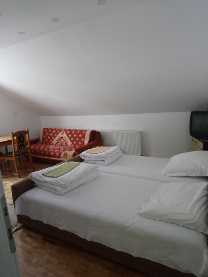 Apartments And Rooms Vicko Brzece Ngoại thất bức ảnh
