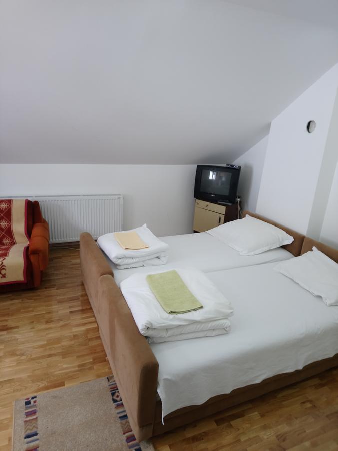 Apartments And Rooms Vicko Brzece Ngoại thất bức ảnh